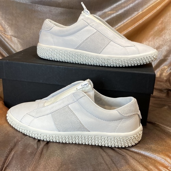 Oxs Woobie casual zip front casual sneaker sheepskin leather white 6.5 NEW! - Picture 2 of 5